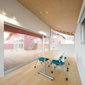 Komaoka Genkids Kindergarten/Tomoyuki Kurokawa Architects - fotografía de interiores, comedor, ventanas, sillas
