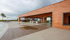 Cerro Palmar / Coronel Altamirano Architecture
