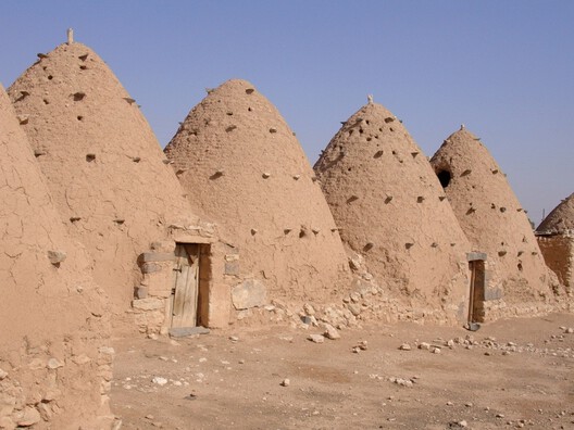 Heritage in Mud, Stone, and Reeds: Rediscovering Ancestral Construction Techniques - Image 10 of 11