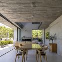 Casa PVT / Cote Architects - Fotografía de interiores, comedor, mesas, sillas, vigas