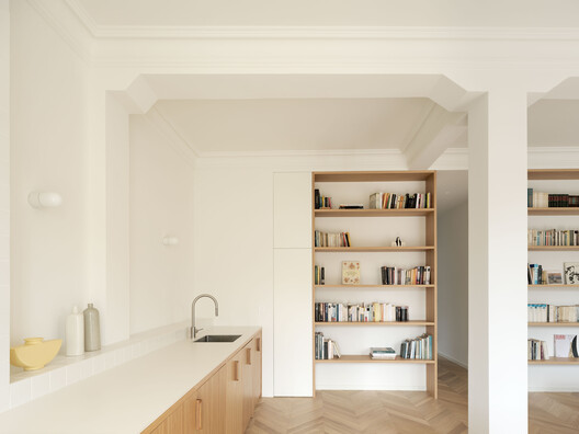 Apartamento en la Plazuela de Santiago / BABELstudio - Fotografía interior, Cocina, Estanterías