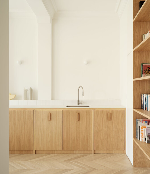 Apartamento en la Plazuela de Santiago / BABELstudio - Fotografía interior, Estanterías, Tarjas, Encimera