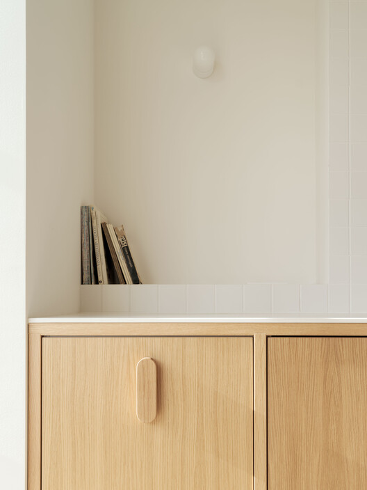 Apartamento en la Plazuela de Santiago / BABELstudio - Fotografía interior, Estanterías
