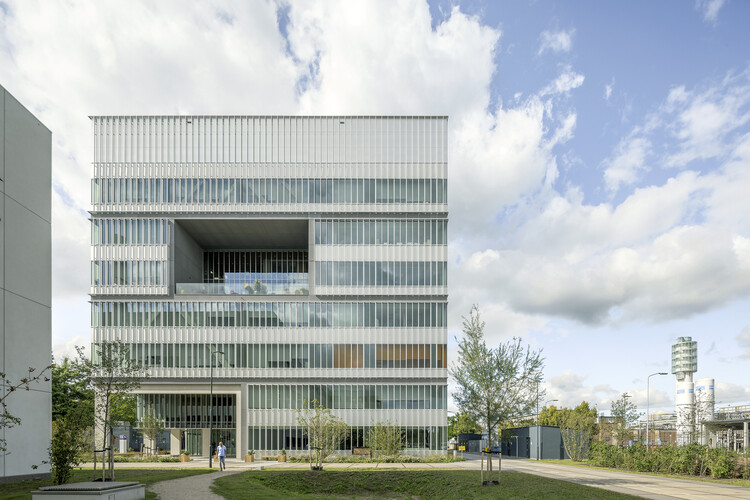 Marie Curie Office Building / Proof of the Sum
