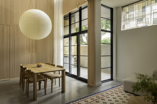 The Warren House / PLOTNONPLOT Architecture Inc. The Warren House / PLOTNONPLOT Architecture Inc. - Interior Photography, Table, Windows