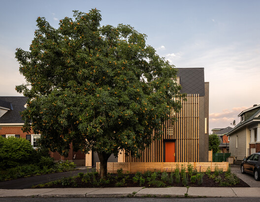 The Warren House / PLOTNONPLOT Architecture Inc. The Warren House / PLOTNONPLOT Architecture Inc. - Exterior Photography, Windows, Facade