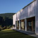 Casa de vacaciones Chodge / DCA Architects of Transformation - Fotografía exterior, ventanas