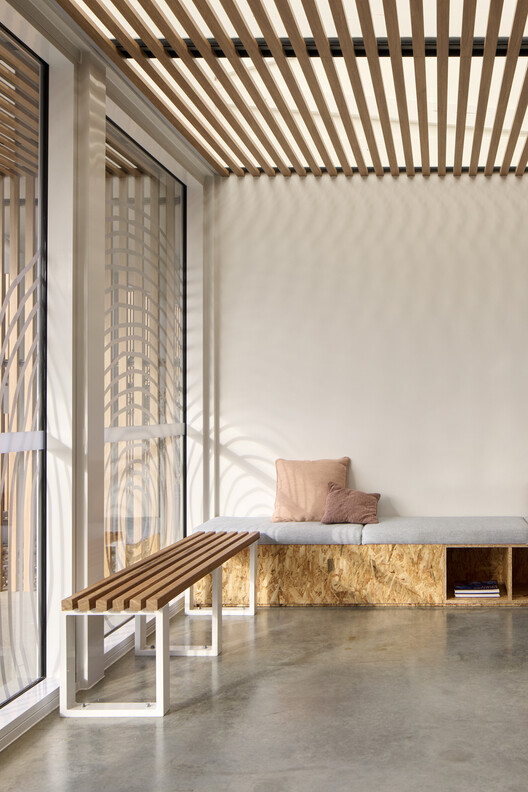 Centro de Saúde Integrada / Sarah Lake Architects - Fotografia de Interiores, Viga
