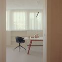 QuadroDesign 总部 / studio wok - 室内图, 办公室内设计, 椅子, 桌子