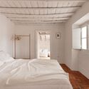 Casa Monte dos Coureleiros / Gonçalo Grácio - Fotografia de Interiores, Dormitório, Janela, Cama