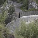 Monumento Ecos de la Montaña / Associates Architecture - Fotografía de exteriores, Bosque