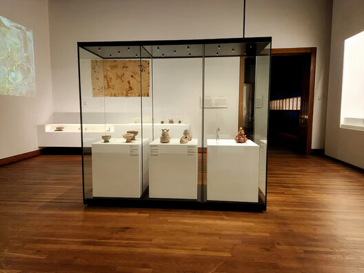 Flexibility at Its Core for Display Case System on Museums - Image 6 of 8