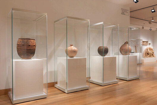 Flexibility at Its Core for Display Case System on Museums - Image 3 of 8