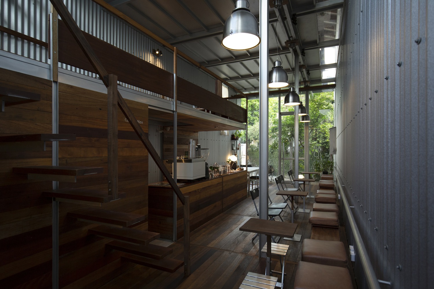 Café Ton / TON Architects - Fotografia de Interiores, Viga, Corrimão