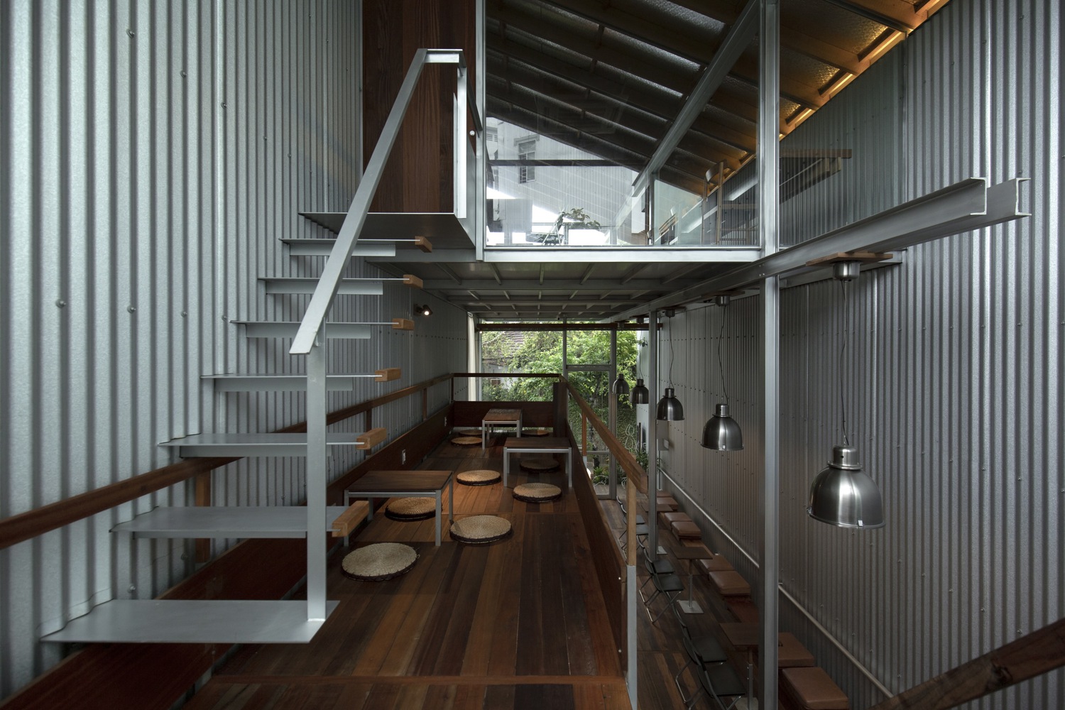 Café Ton / TON Architects - Fotografia de Interiores, Viga, Escada, Corrimão, Mesa