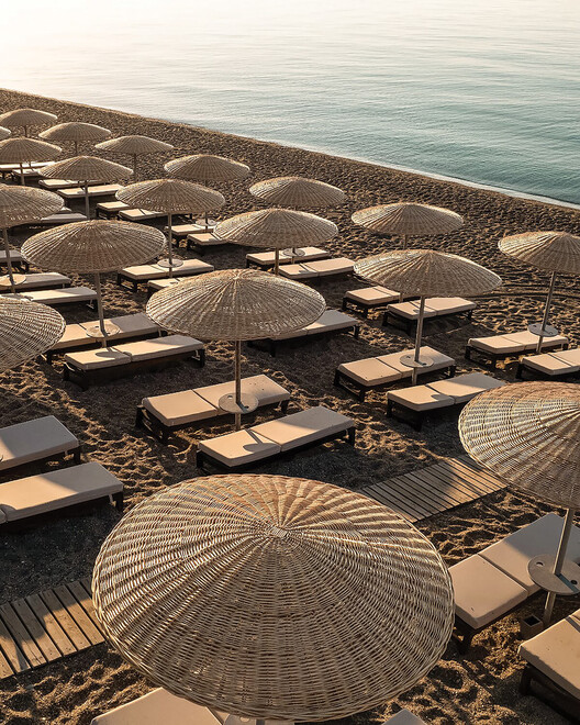 Smart, Eco-Conscious Architecture and Décor Inspired by Nature’s Finest Materials - Image 7 of 10