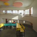 Garden School/JDAP - fotografía de interiores, comedor, ventanas, sillas