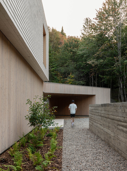 Q8 Residence / MRDK - Exterior Photography, Facade, Garden