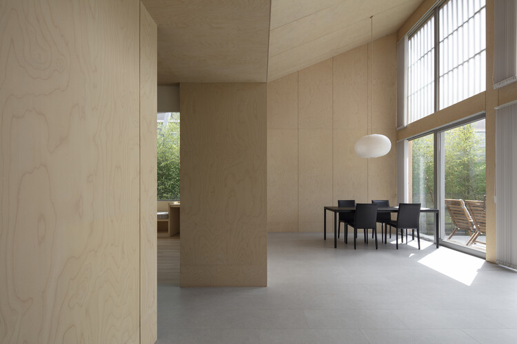 INKYO, una pequeña casa en Daegu / DHPA - fotografía de interiores, comedor, ventanas