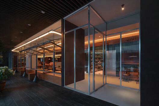 春台餐酒馆 / Studio 10 - 室内图, 表皮