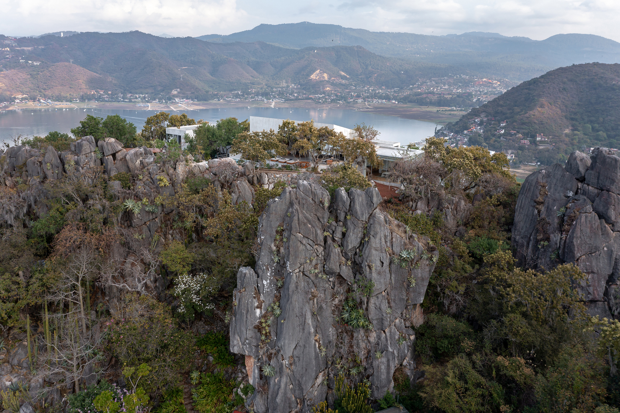 ArchDaily — Las Rocas