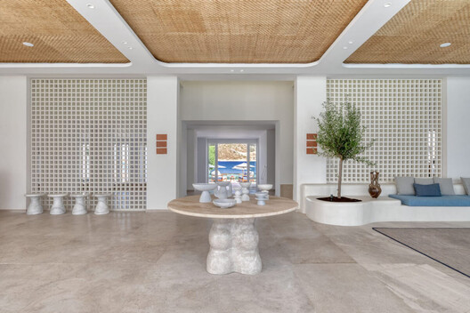Smart, Eco-Conscious Architecture and Décor Inspired by Nature’s Finest Materials - Image 9 of 10