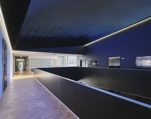 Haus der Digitalisierung Tulln / Kronaus Mitterer Architekten ZT GmbH + Gallister + Partner - Interior Photography, Kitchen, Handrail