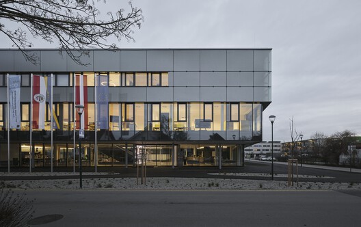 Haus der Digitalisierung Tulln / Kronaus Mitterer Architekten ZT GmbH + Gallister + Partner - Exterior Photography, Windows, Facade
