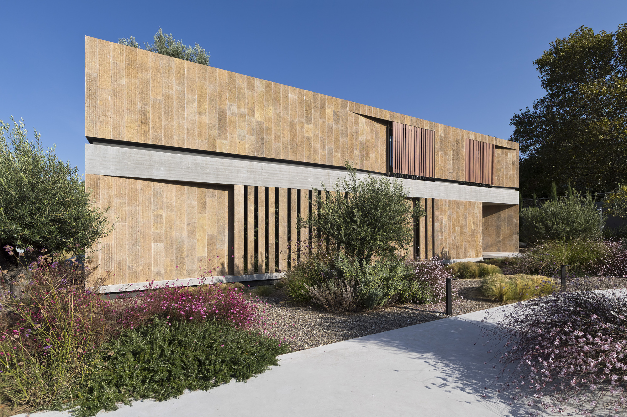Galeria de Casa Atrium / point27 Architects - 6