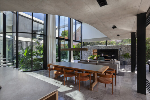 Oval House / Jorgelina Tortorici & Asociados - Fotografía interior, Comedor, Mesas, Sillas