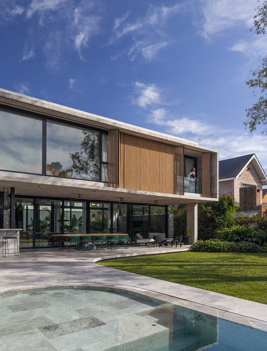 Oval House / Jorgelina Tortorici & Asociados - Fotografía exterior, Ventanas, Fachada
