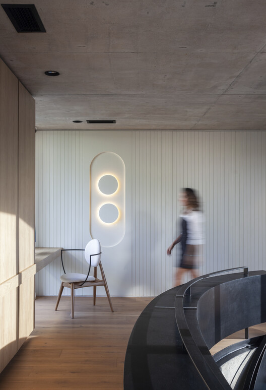 Oval House / Jorgelina Tortorici & Asociados - Fotografía interior, Sillas