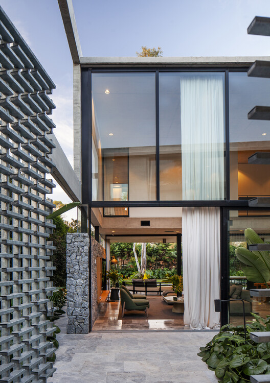 Oval House / Jorgelina Tortorici & Asociados - Imagen 24 de 44