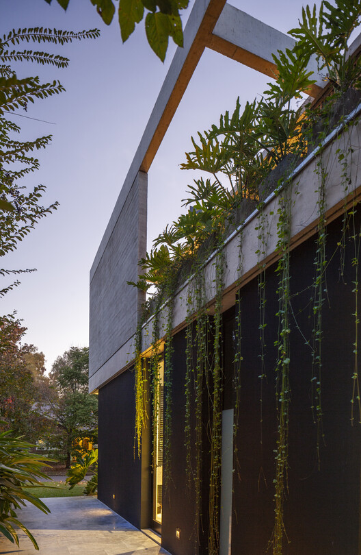 Oval House / Jorgelina Tortorici & Asociados - Imagen 15 de 44