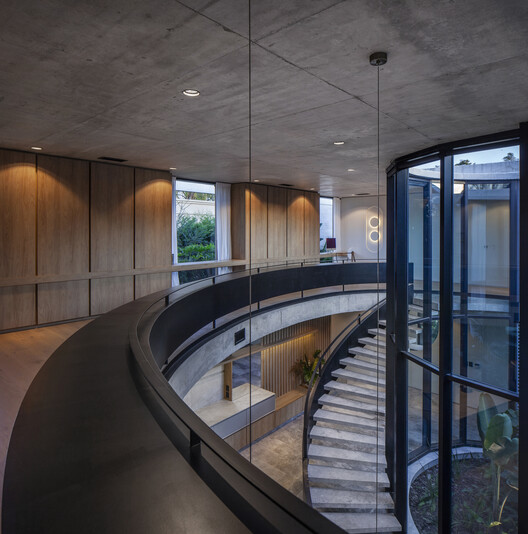 Oval House / Jorgelina Tortorici & Asociados - Imagen 32 de 44