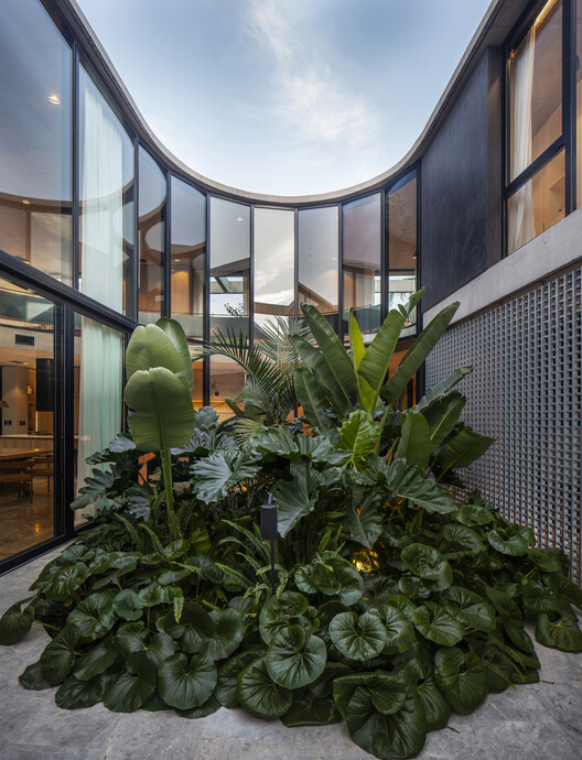 Oval House / Jorgelina Tortorici & Asociados - Fotografía exterior, Ventanas, Fachada