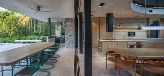 Oval House / Jorgelina Tortorici & Asociados - Fotografía interior, Mesas, Sillas