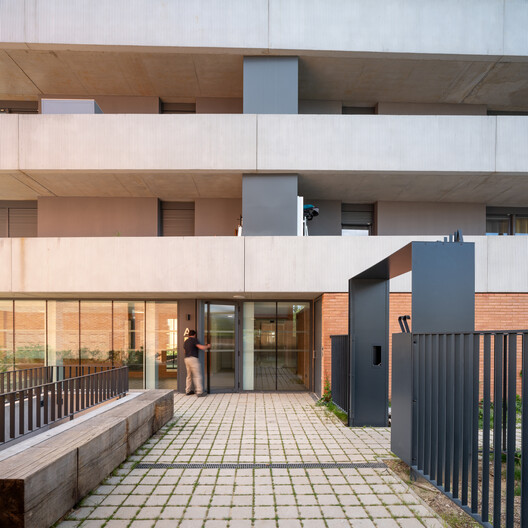 Au Loin Residence / GGR architectes - Image 4 of 37