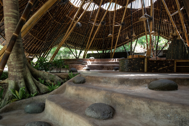 Dapur Naga Cocina y Comedor Comunal / Bamboo U - Imagen 2 de 19