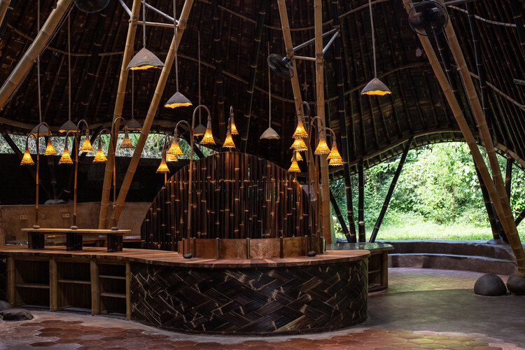 Dapur Naga Cocina y Comedor Comunal / Bamboo U - Fotografía interior