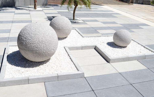 De piezas prefabricadas a mobiliario urbano: 4 proyectos arquitectónicos con soluciones en hormigón - Imagen 3 de 12