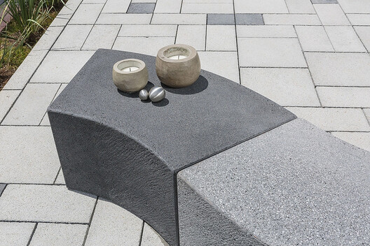 De piezas prefabricadas a mobiliario urbano: 4 proyectos arquitectónicos con soluciones en hormigón - Imagen 2 de 12