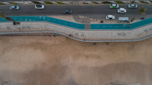 De piezas prefabricadas a mobiliario urbano: 4 proyectos arquitectónicos con soluciones en hormigón - Imagen 7 de 12