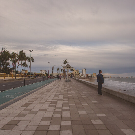 De piezas prefabricadas a mobiliario urbano: 4 proyectos arquitectónicos con soluciones en hormigón - Imagen 8 de 12