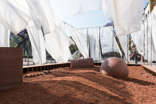 De piezas prefabricadas a mobiliario urbano: 4 proyectos arquitectónicos con soluciones en hormigón - Imagen 9 de 12