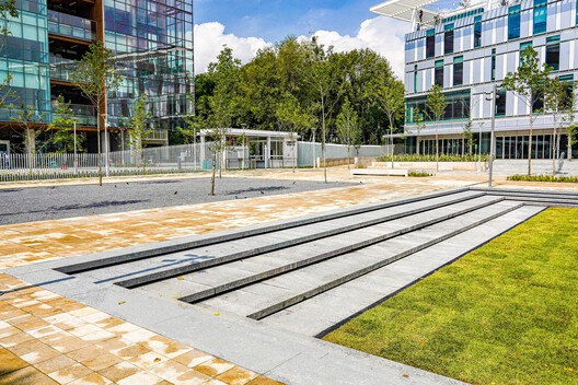 De piezas prefabricadas a mobiliario urbano: 4 proyectos arquitectónicos con soluciones en hormigón - Imagen 5 de 12