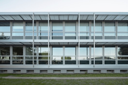 Centre des financespubliques in Corbeil-Essonnes / Lemoal Lemoal Architectes - Image 2 of 29