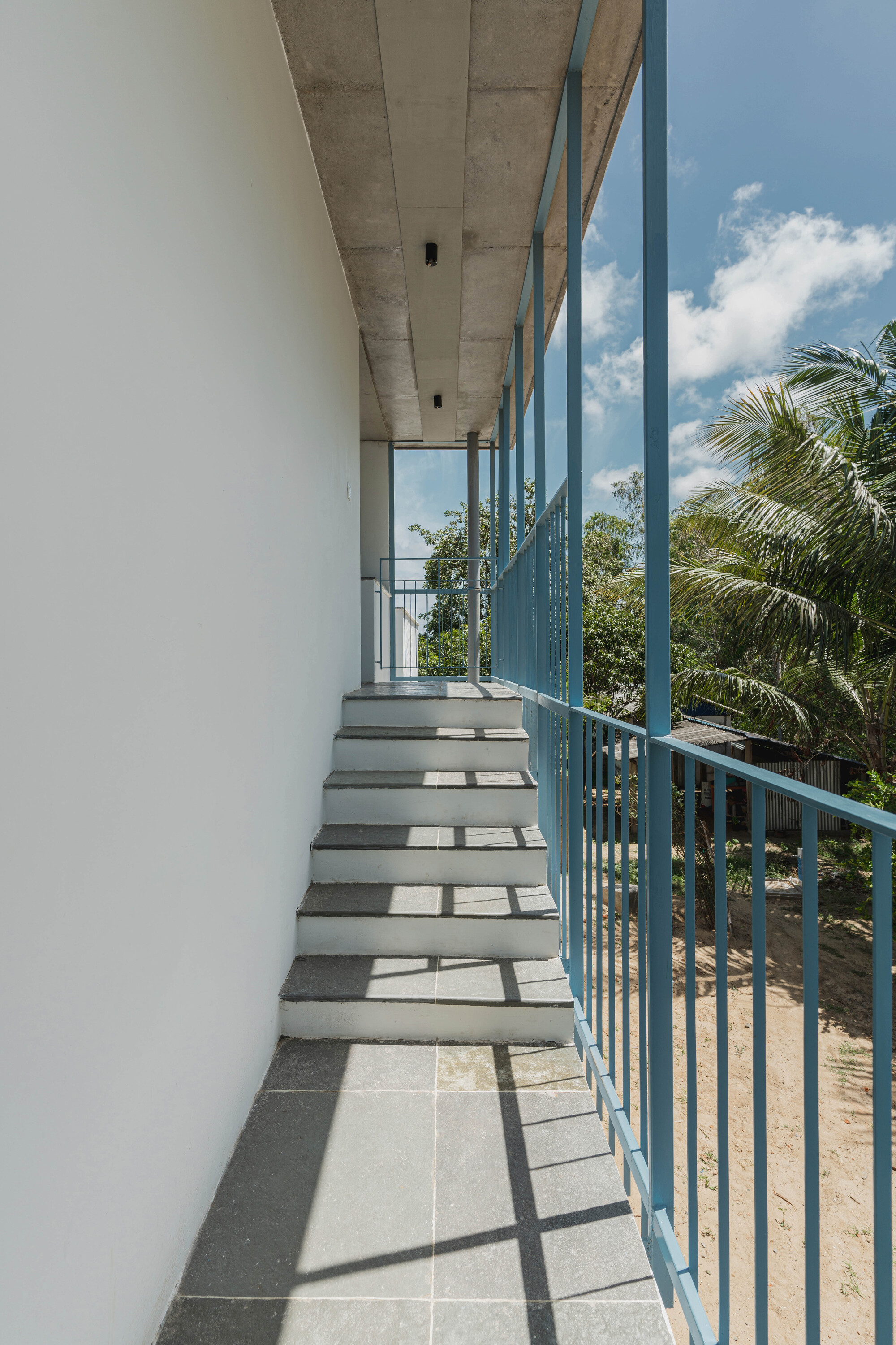 Gallery of The Country Blue House / Architecture RIFF - 15