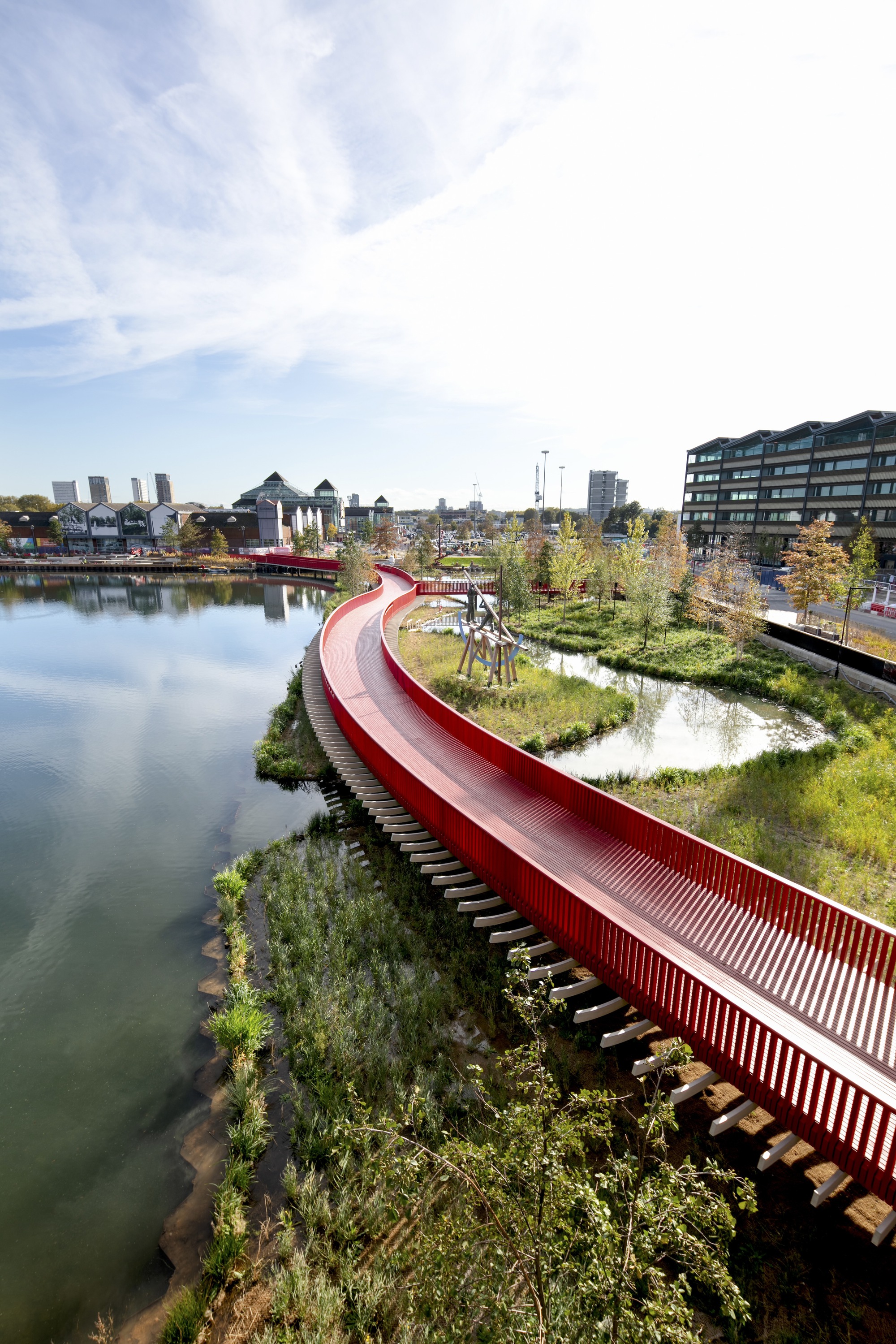Gallery of Canada Water Pedestrian Boardwalk / Asif Khan Studio - 2