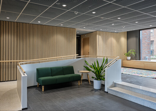 云街区社会包容性住宅 / INARO Integrated Architecture Office - 室内图, 起居室